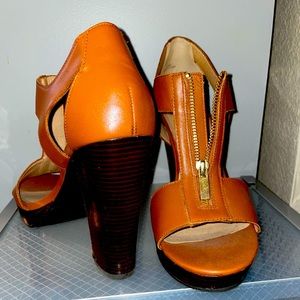 Super cute, versatile and comfortable